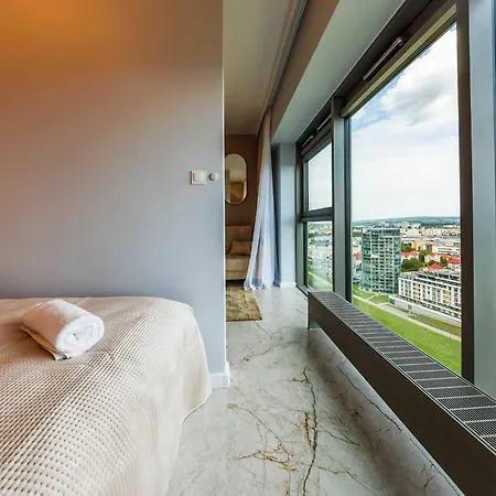 Olszynki Park 1- High-end Luxury With View, Centre By Staynest شقة