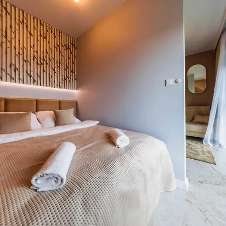 Daire Olszynki Park 1- High-end Luxury With View, Centre By Staynest